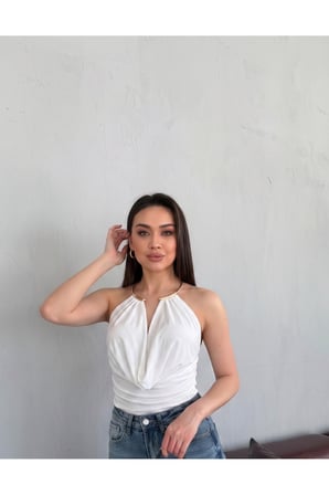 Kadın Beyaz Aksesuarlı Degaje Yaka Bodysuit ELT302