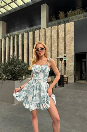 Kadın Turuncu İp Askılı Desenli Astar Şortlu Mini Elbise YEL0442