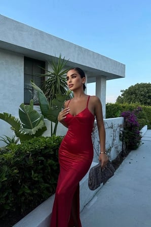 Kadın Siyah Parlak Askılı Maxi Elbise YEL221556