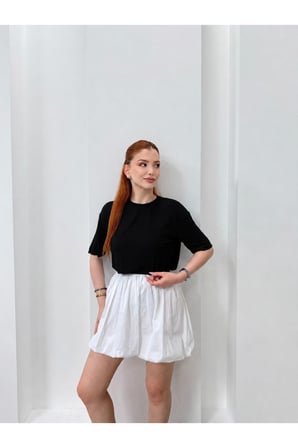 Kadın Siyah Bisiklet Yaka Oval Etek Basic T-Shirt NJ180
