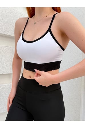 Kadın Beyaz Dantelli Göğüs Pedli Sırtı Çapraz Askılı Spor Crop Büstiyer KR5001