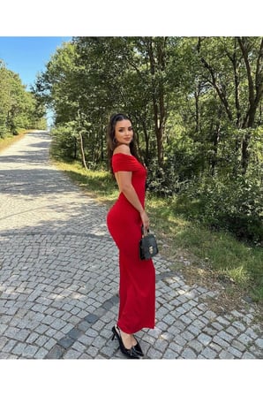 Kadın Kırmızı Sırt Dekolteli Madonna Yaka Maxi Elbise YEL221540