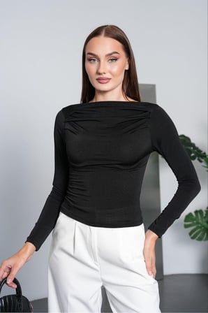 Kadın Siyah Kayık Yaka Drape Detaylı Bluz PC7006