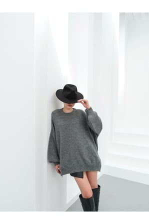 Kadın Antrasit Balon Kol Yırtmaçlı Triko Oversize Tunik Kazak FRV0190-1