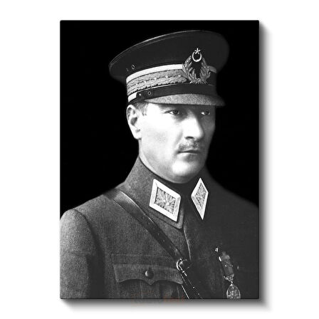 Şapkalı Komutan - Siyah Fonda Askeri Portre Kanvas Tablo