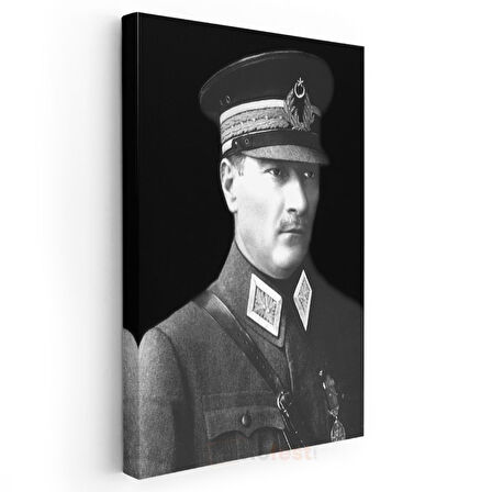 Şapkalı Komutan - Siyah Fonda Askeri Portre Kanvas Tablo