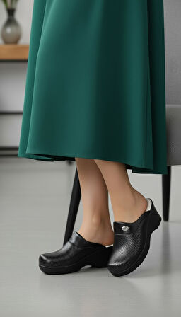 Siyah Delikli Dolgu Topuklu Kadın Sabo Ortopedik Hemşire Doktor Aşçı Günlük Terlik