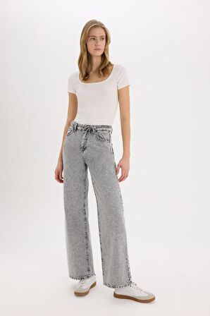 DeFacto Slim Fit Dar Kesim Yuvarlak Yaka Basic Düz Fitilli Kaşkorse Kısa Kollu Çıtçıtlı Tişört E6579AX25SPER105