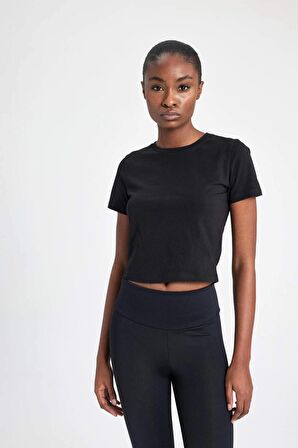 DeFactoFit Crop Bisiklet Yaka Sporcu Basic Düz Kısa Kollu Tişört A2430AX24SPBK81