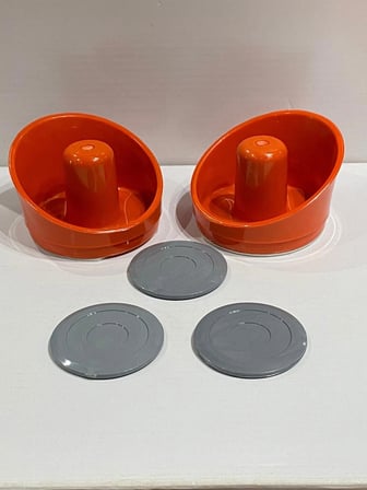 Arcade 2 Adet Kırmızı Renk Air Hockey Masası Tokaç 3 Adet Gri Renk Havalı Hokey Masası Disk Topu
