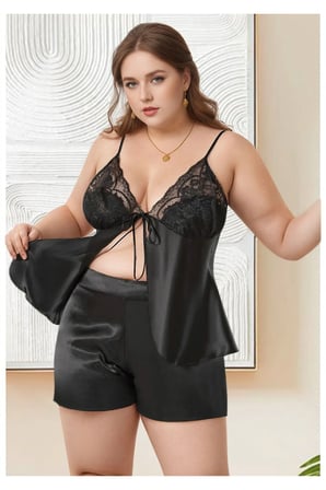 Kadın Büyük Beden Siyah Saten Şortlu Pijama Takımı Önü Açılabilir Dantelli