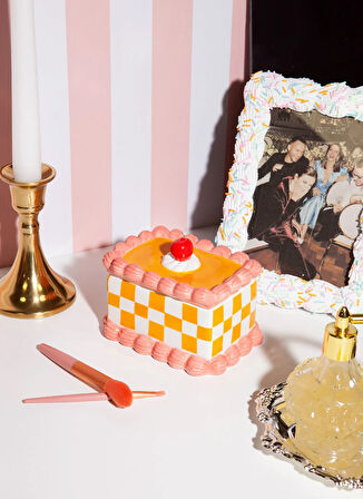 Doiy Çok Renkli Dekoratif Obje Sweetie Pasta Dekoratif Kutu