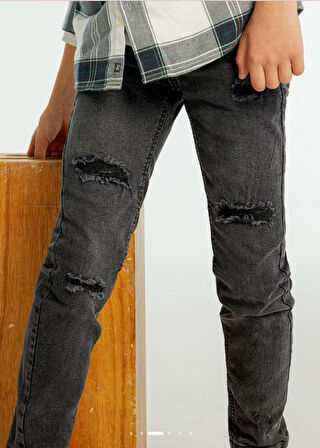 7538  Mayoral Erkek Çocuk denim  Yırtık Pantolon 7538