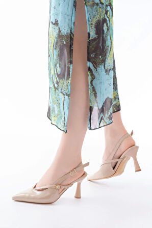 4962 Bej Sivri Burun Tokalı Yuvarlak Topuk Kadın Sandalet