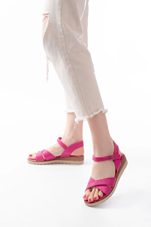 692-564 Fuşya Ortopedik Taban Çapraz Tokalı Kadın Sandalet