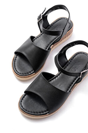 692-500 Siyah Ortopedik Taban Tokalı Kadın Sandalet