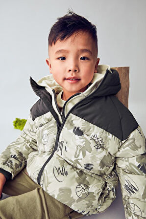 Erkek Çocuk Baskılı Renk Bloklu Kapüşonlu Şişme Mont - Çok Renkli | 3 Yaş