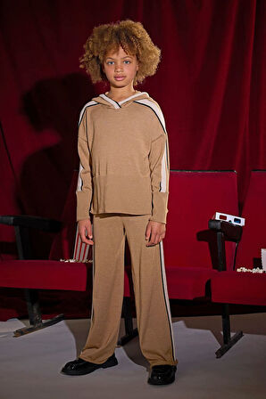 Kız Çocuk Kapüşonlu Yanları Şeritli Triko Takım - Camel | 16 Yaş