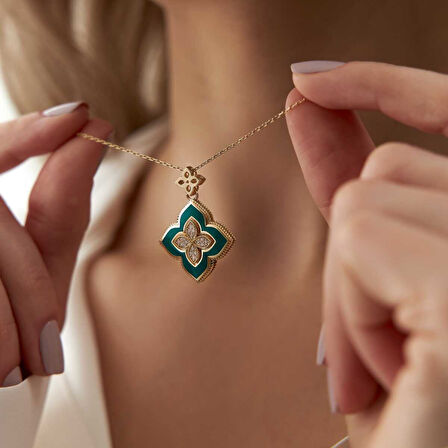 Yeşil Mineli Prenses Çiçeği Taşlı Kolye