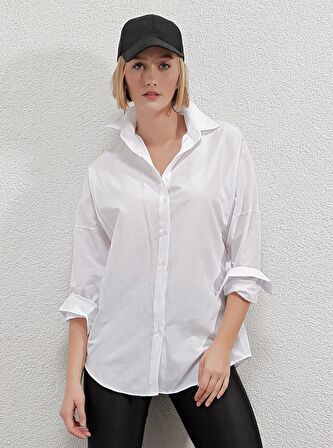 Kadın Beyaz Oversize Uzun Basic Gömlek HZL22W-BD139001