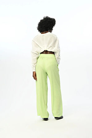 KADIN BELİ LASTİKLİ BOL PAÇA İNCE ÇİZGİLİ DÜZ RENK PANTOLON