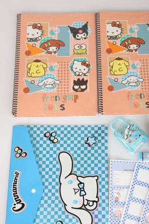 x Dekomus Lisanslı Cinnamoroll & Best Friends 13 Parça Kırtasiye Seti 2 Adet Defter,Uçlu Kalem,Çıtçıt Dosya
