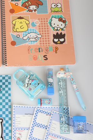 x Dekomus Lisanslı Cinnamoroll & Best Friends 13 Parça Kırtasiye Seti 2 Adet Defter,Uçlu Kalem,Çıtçıt Dosya