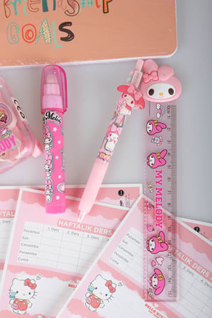 x Dekomus Lisanslı My Melody & Best Friends 15 Parça Kırtasiye Seti 2 Adet Defter,Çıtçıt Dosya
