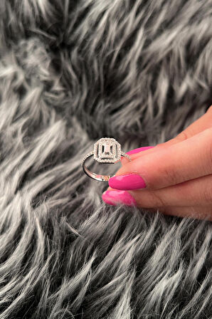 14 Ayar Altın Beyaz Şerit Detaylı Baget Yüzük