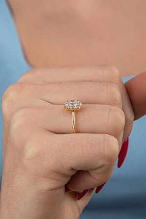 14 Ayar Altın Kenar Taşlı Baget Yüzük