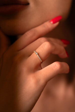 14 Ayar Altın Yarım Tur Taşlı Tek Taş Yüzük