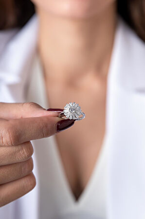 14 Ayar Altın Taşlı Papatya Motifli Yüzük