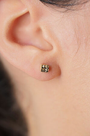 14 Ayar Altın Kalem İşlemeli Küp Küpe