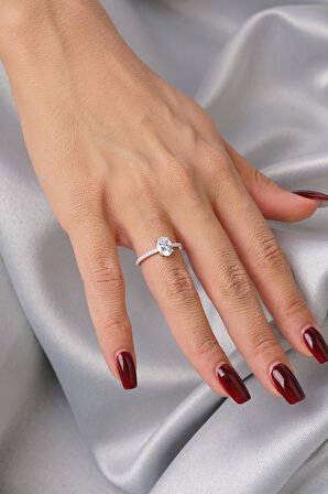 14 Ayar Altın Oval Baget Taşlı Yüzük