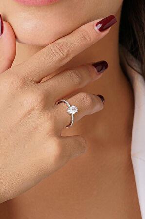 14 Ayar Altın Oval Baget Taşlı Yüzük