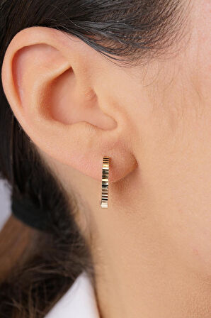 14 Ayar Altın Kalem İşlemeli Işıltı Halka Küpe Midi