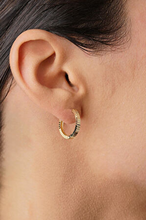 14 Ayar Altın Kalem İşlemeli Işıltı Halka Küpe Midi