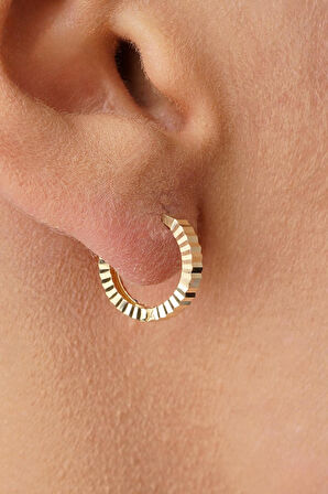 14 Ayar Altın Kalem İşlemeli Işıltı Halka Küpe Mini