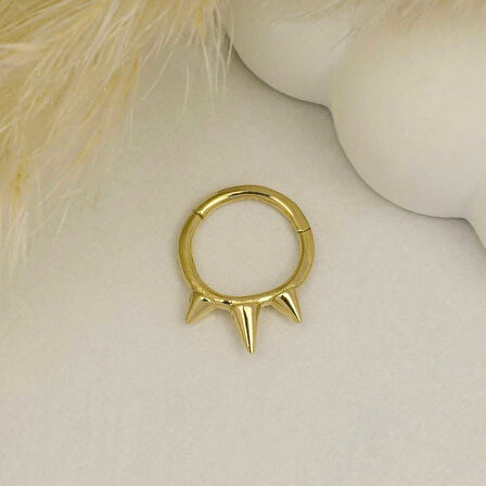 Üç Diken Motifli Helix Piercing