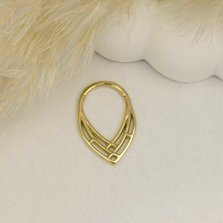 Sivri Motifli Helix Piercing