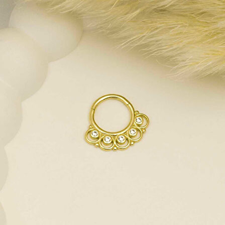 Taşlı  Ear Helix Piercing