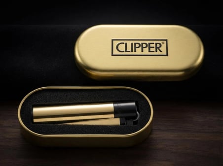 Clipper Gold Black Gaz Doldurulabilir Metal Çakmak ve Özel Logolu Metal Kutulu Set