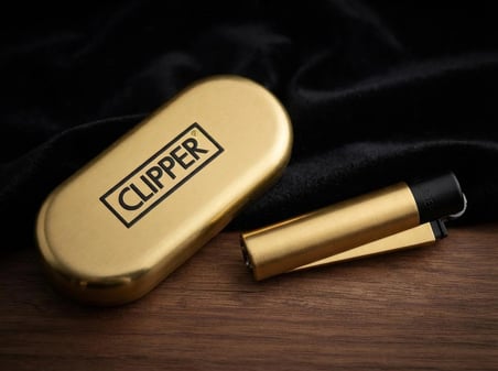 Clipper Gold Black Gaz Doldurulabilir Metal Çakmak ve Özel Logolu Metal Kutulu Set