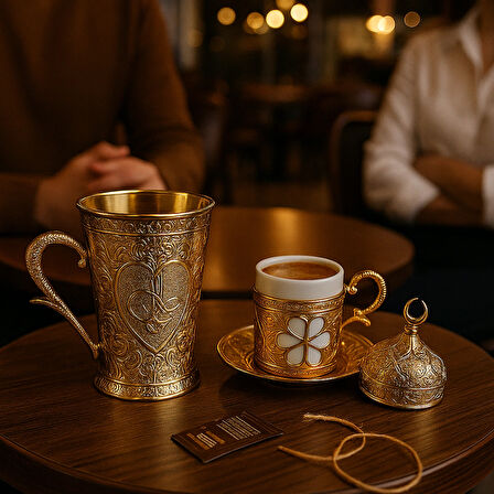 Yonca Altın Renk Porselenli Motifli Fincan ve Zamak Desenli (6.5cmx8.5cm) Bardak Sunum Set