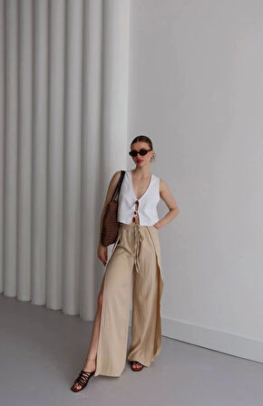 Yanı Yırtmaçlı Bol Kesim Bej Kadın Pantolon