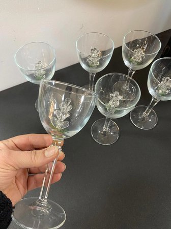 Ayaklı Kristal Üzüm Dekorlu Tasarım Kahve Yanı Bardağı 165cc