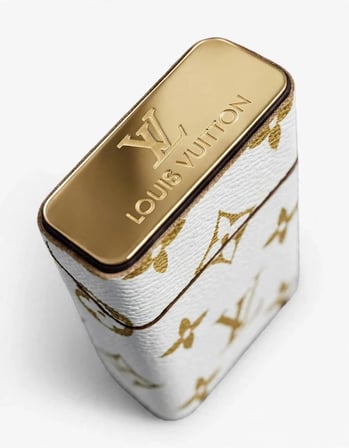 Beyaz Gold Monogram Desenli Kapaklı Sigara Kutusu