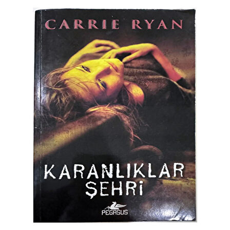 Karanlıklar Şehri - Carrie Ryan - Pegasus Yayınları