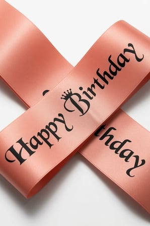 Happy Birthday Saten Kuşak Somon Üzeri Siyah Baskılı Doğum Günü Parti Kutlama Aksesuarı