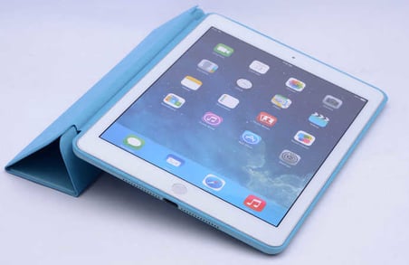 Apple iPad 9.7 2018 (6.Nesil) Uyumlu Zore Orjinal Standlı Kılıf